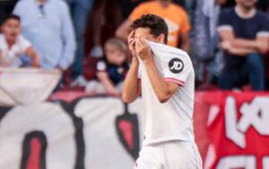 Huyền thoại Sevilla rời CLB có phải sự thật không?